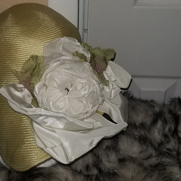 Hat - Picture 1 of 4